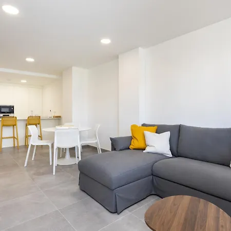 شقة Home2book Design & Spacious Center