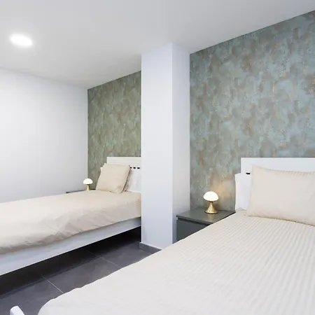 Home2book Design & Spacious Center شقة *